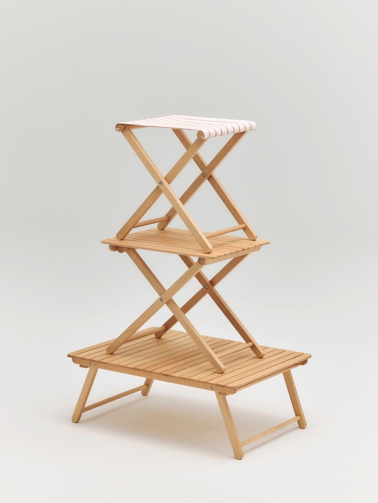 上：Outdoor Market Folding Stool（20,900円）、中：Outdoor Market Folding Table S（34,100円）、下：Outdoor Market Folding Table L（41,800円）