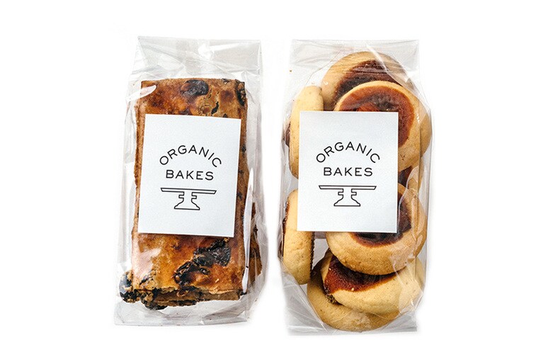 左：ラムレーズンショコラ〈5枚入り〉900円、右：キャラメルアーモンドクッキー〈9個入り〉1,000円／ORGANIC BAKES