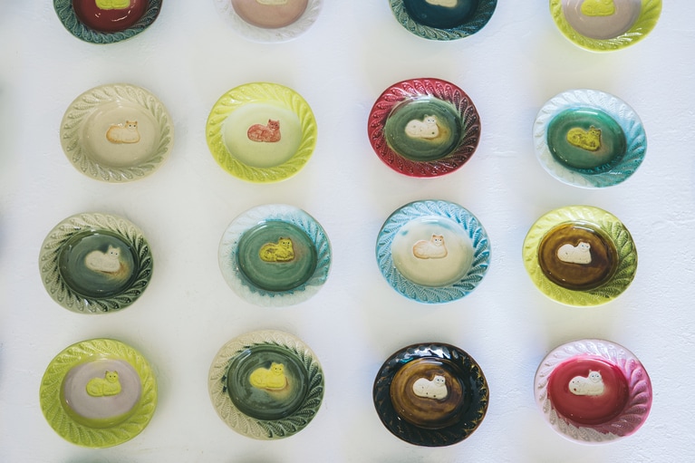 一枚ずつ集めたくなる「掛け分け印花皿」の小皿各3,520円。