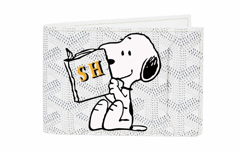 インサートヴィクトワール カードケース スペシャルカラー(白) 43,000円。ラインに座ったスヌーピー・マーカージュ 60,000円。スヌーピーの読んでいる本にイニシャルマーカージュ追加 19,000円。