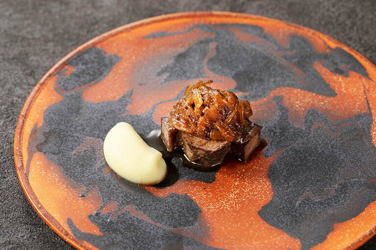 “幻の牛”といわれる見島牛を堪能。写真はイメージ。