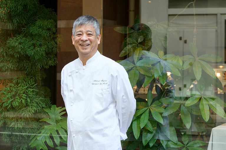 オーナーパティシエの杉野英実さん。