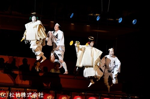 第3作では幸四郎さんと染五郎さん、猿之助さんと團子さんがそれぞれペアとなって史上初の4人宙乗りを披露。