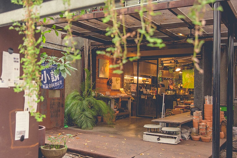 伊日書屋 YIRI BOOKS (イーリーシュウー)。