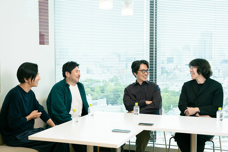 佐渡監督とくるりの3人。