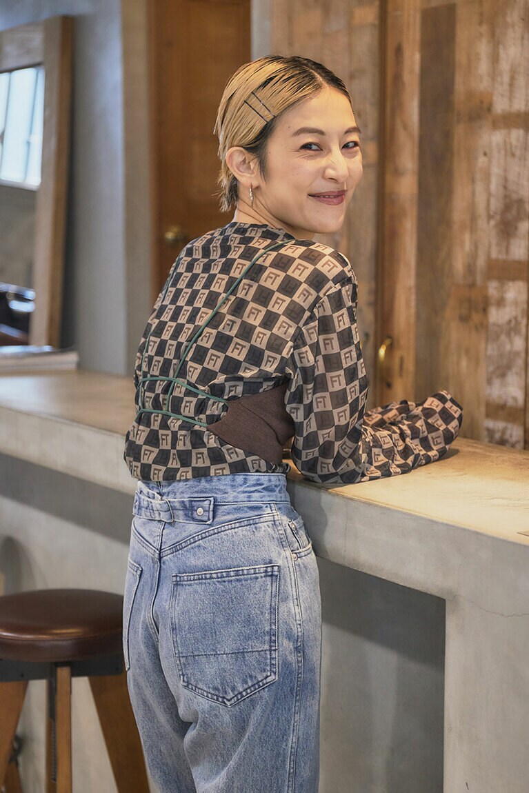 ハイウエストデザインで脚長効果も抜群。