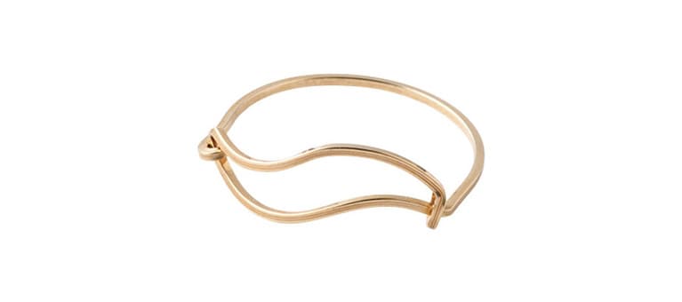 ハワイ在住デザイナー作のリング 35ドル／オリーブ・ブティック