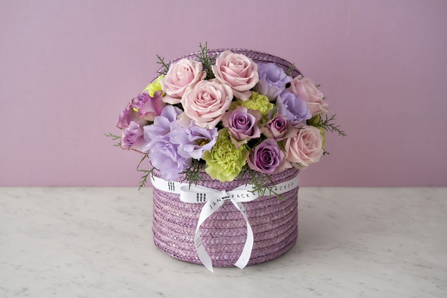 Lavender Pink(カーネーション、バラ、リシアンサス、グリーンの生花) 20,000円。