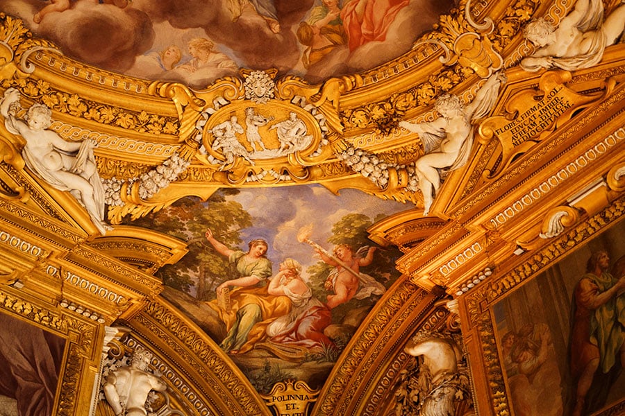 パラティーナ美術館「アポロの間」の天井装飾。ギリシア神話の女神、ポリュムニアとエラトを描く。