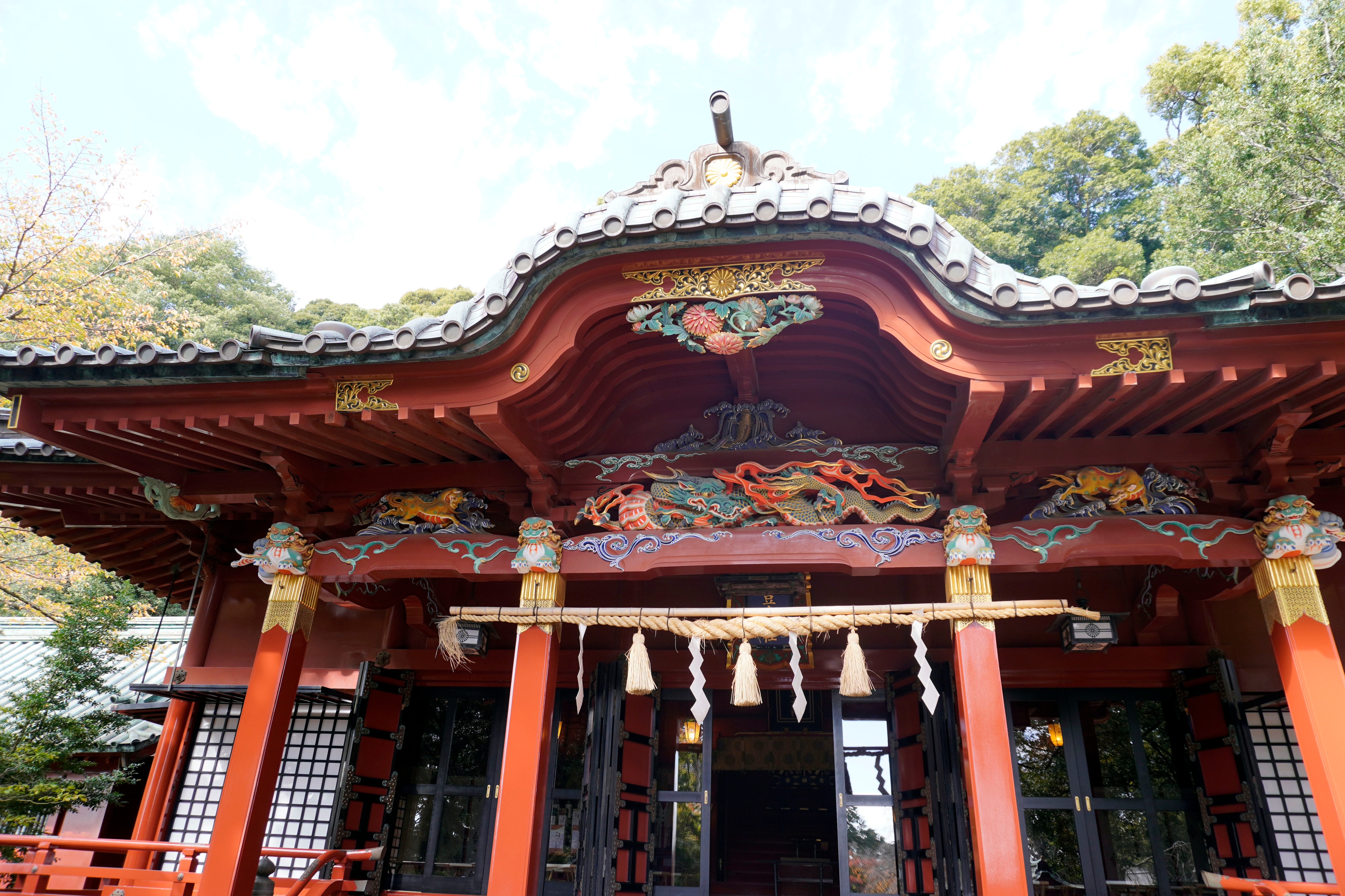近くには伊豆山神社が。