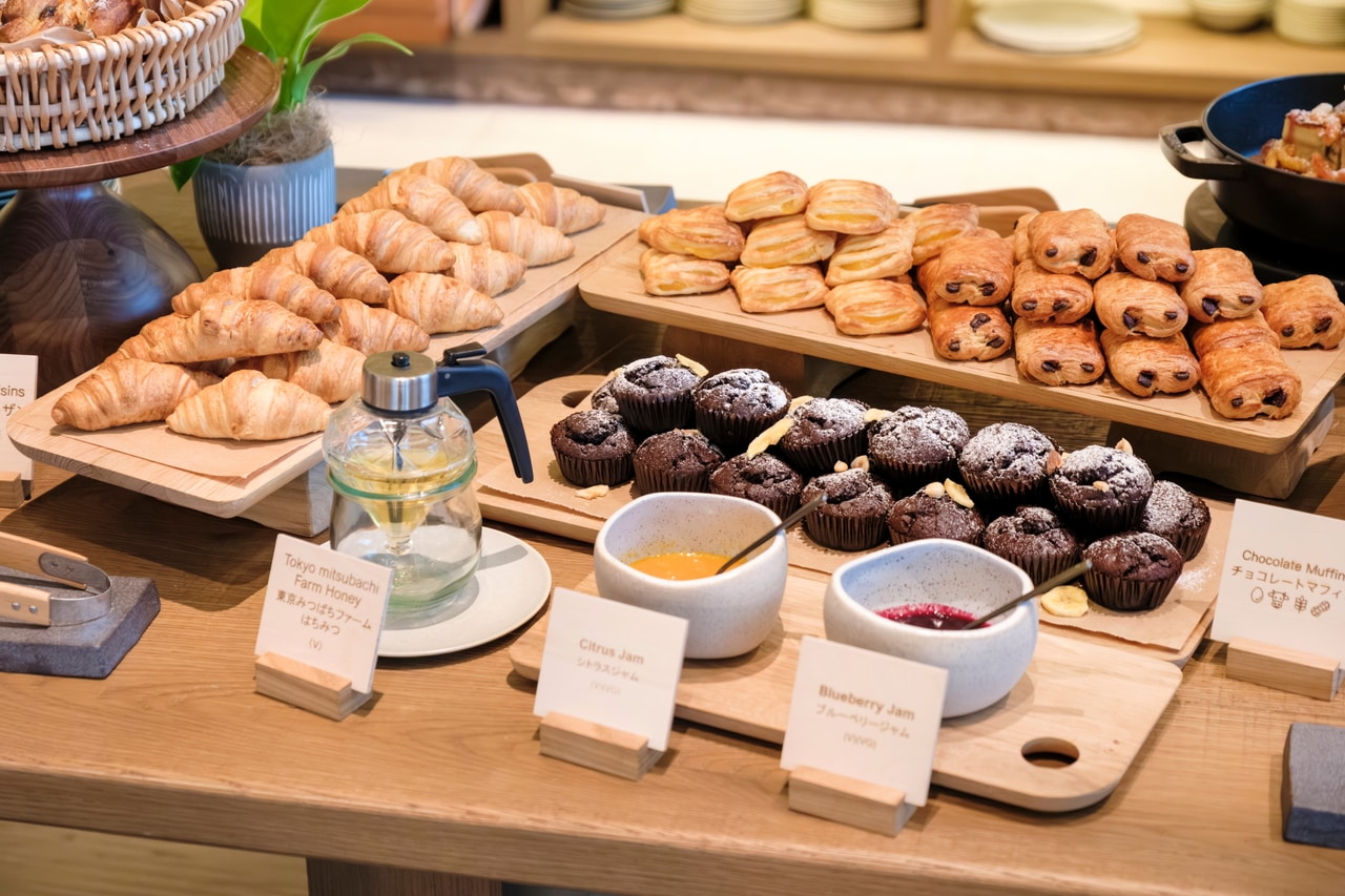 クロワッサンと甘いペストリーが並ぶコーナー。