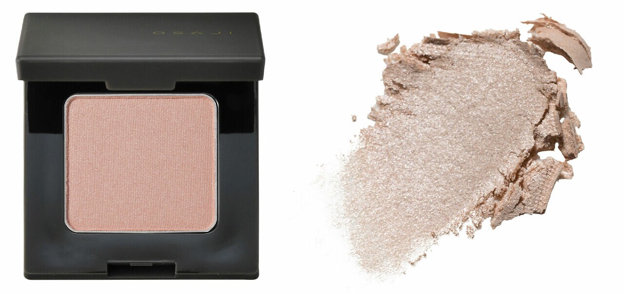 d20 Suimen〈水面〉。明るい光で包み込み、くすみを飛ばすような柔らかいホワイトベージュ。シルバー系の偏光パールがキレイに輝く。