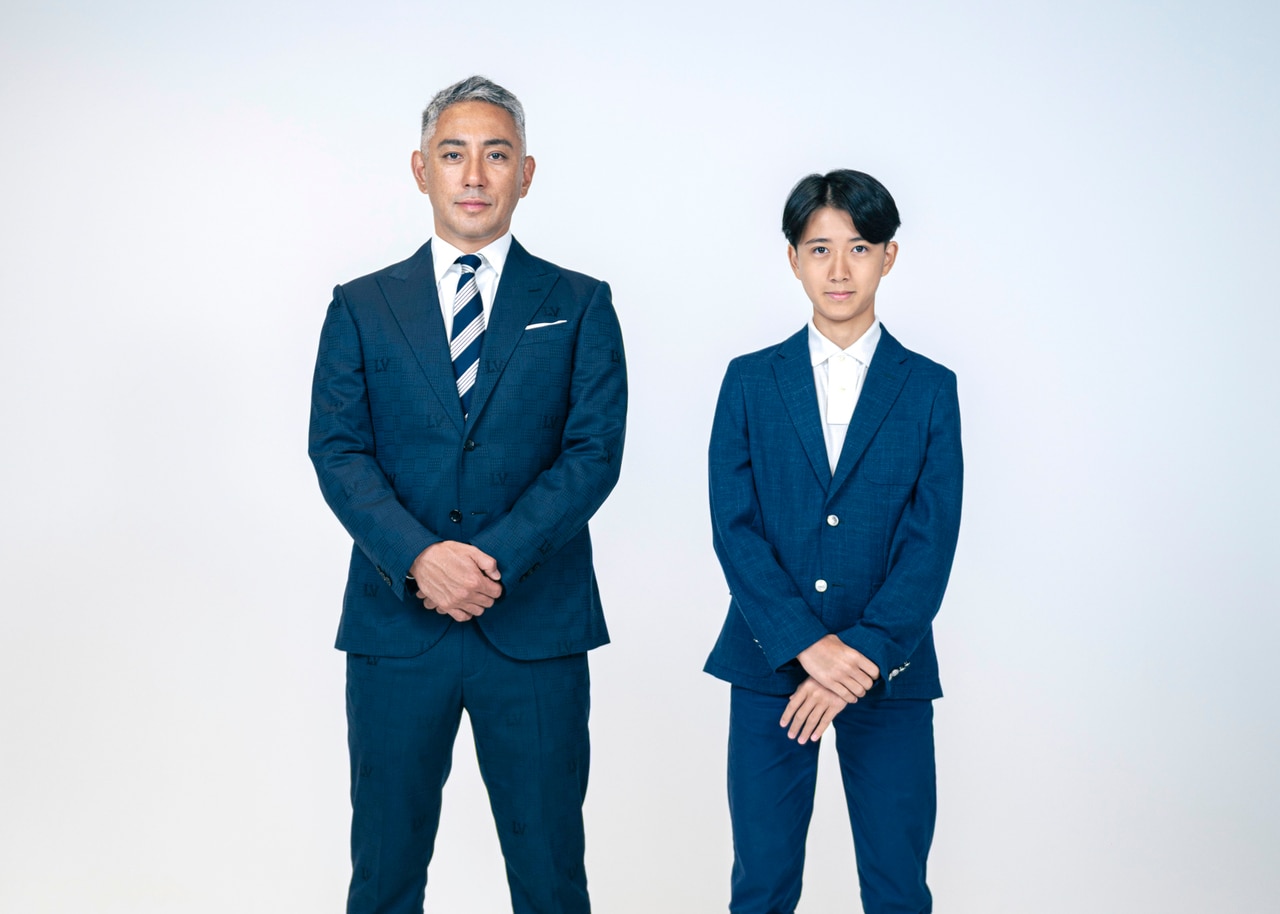 市川團十郎（左）と愛息・新之助。ⓒ文藝春秋