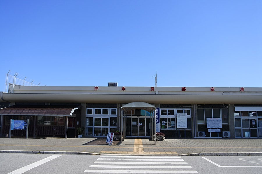 沖永良部島空港の愛称は「えらぶゆりの島空港」。