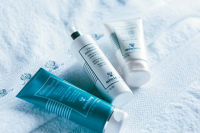 【ふふ 河口湖】客室内で受けられるスパ“Spa by sisley”。肌の状態に合わせたトリートメントが選べる。Photo: Masahiro Shimazaki