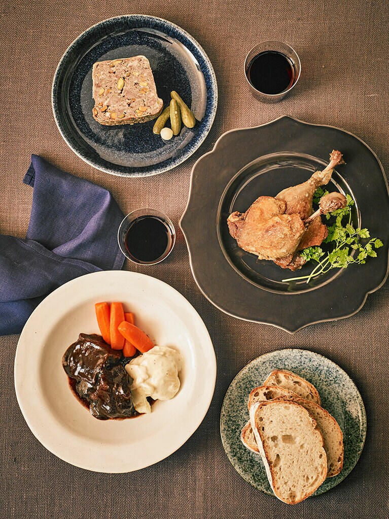 おうちでディナーセットNo.1 シテ特製のテリーヌ・カンパーニュ(約5cm)、鴨のコンフィ×2、頰肉の煮こみ、シテ特製パン・ド・カンパーニュ(直径約20cm)15,000円(税・送料込)／ビストロ・ド・ラ・シテ