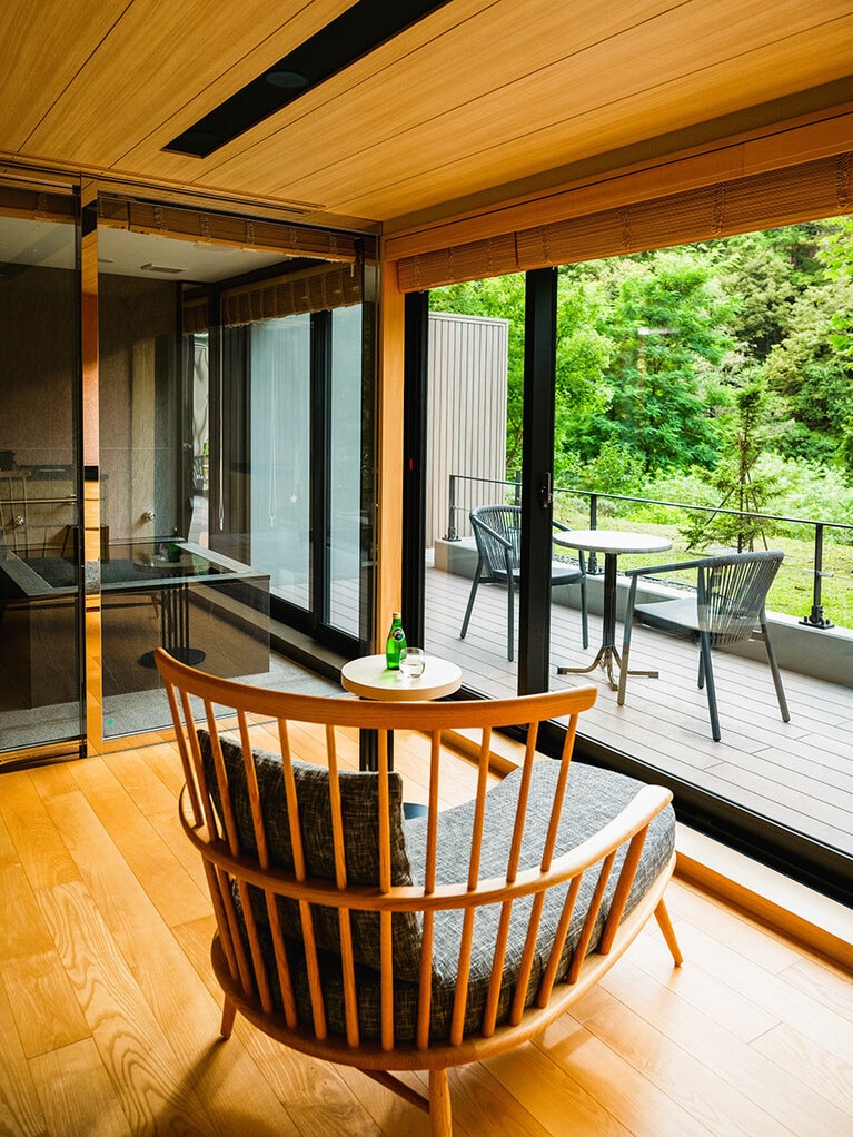 シャレーアイビー定山渓の客室には、ガーデンに臨むタイプも。