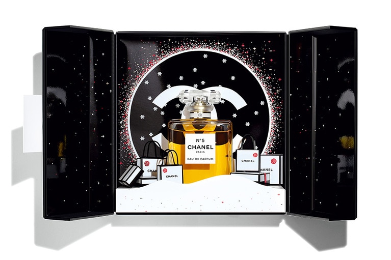 シャネル N°5 ロー オードゥトワレット、ココマドモアゼル オードゥ パルファムの全3種。CHANEL N°5 EAU DE PARFUM THEATER COFFRET 100mL 20,000円。