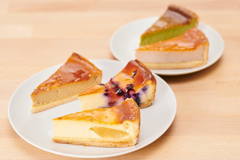 【鳥羽国際ホテル】「チーズケーキ その他各種」伊勢茶 4,212円、ブルーベリー 4,212円、コーヒー 4,212円、アップル 4,428円、ストロベリー 4,428円 ※全て7号、税込。
