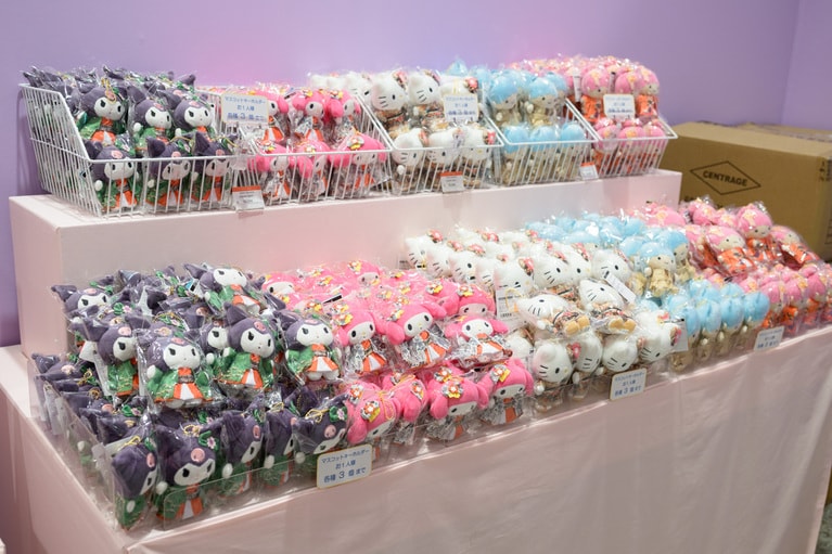 「特別展『江戸☆大奥』×Sanrio characters マスコットキーホルダー」各3,300円。撮影：平松市聖