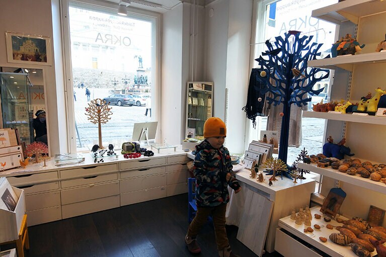 ぬいぐるみやカードなど、雑貨類が並ぶ「オクラ」。