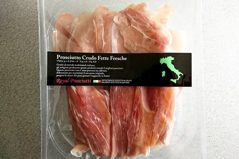 お肉は厚めでも、生ハムが極薄でうまいのがいい。 990円／ロイヤルプロシューティ。