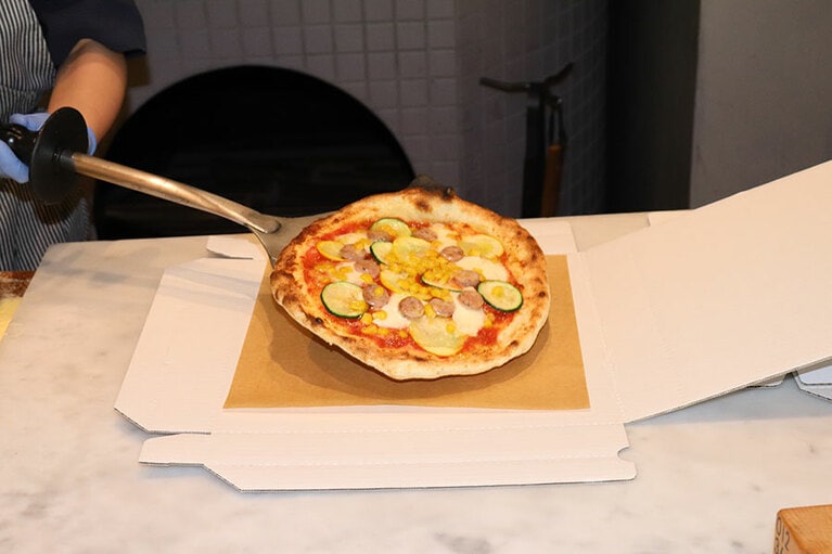 400℃以上の窯で一気に焼き上げる。