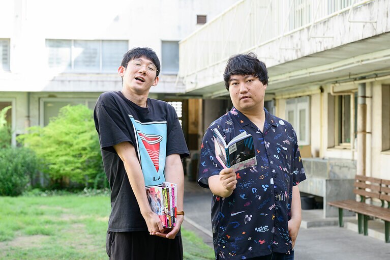 インタビューに答えてくれた、ロングコートダディのおふたり。