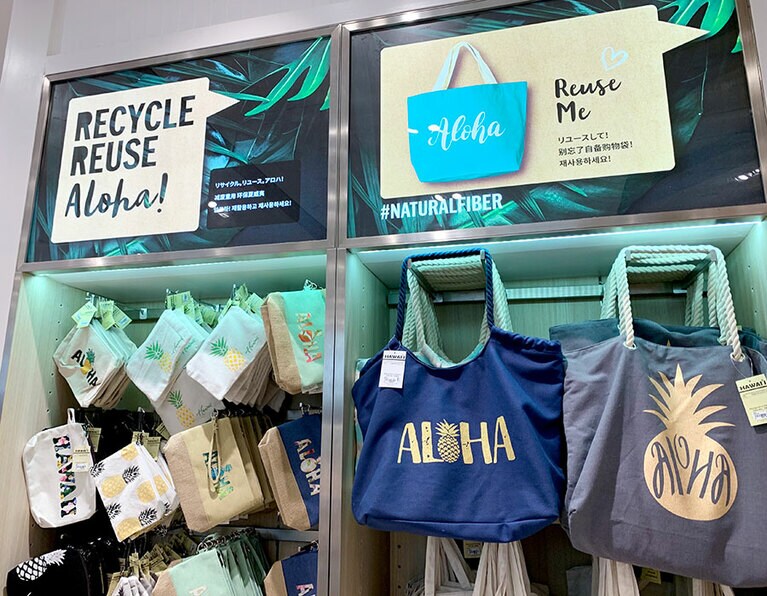 店頭に並ぶエコバック。