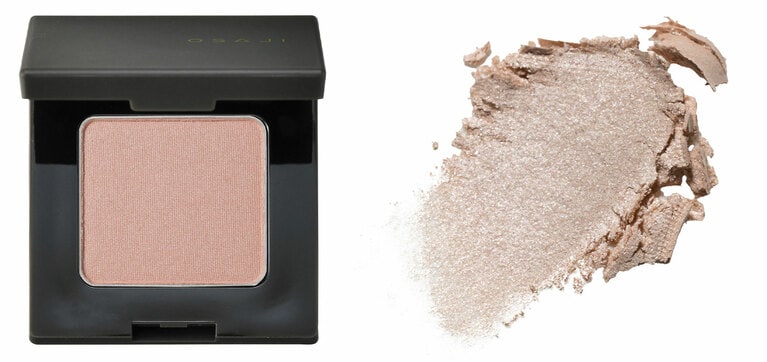 d20 Suimen〈水面〉。明るい光で包み込み、くすみを飛ばすような柔らかいホワイトベージュ。シルバー系の偏光パールがキレイに輝く。