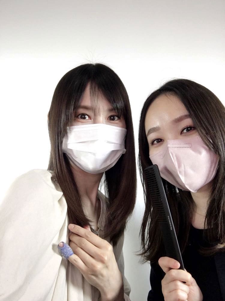 ハホニコ広報の古賀さん(右)。