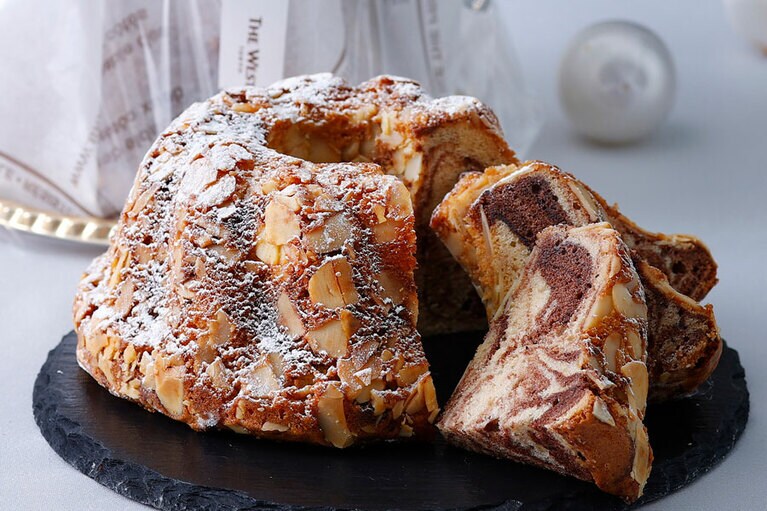 ウェスティンホテル東京「マーブルスパイスクグロフ」(直径15cm／2,800円)※アルコール使用。