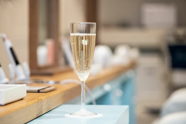 フリードリンクでスパークリングワインを飲みながら、というのも素敵。