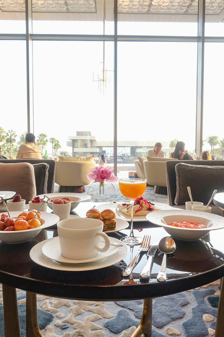 このアフタヌーンティはおよそ17,000円（２名）ほどで楽しめる。