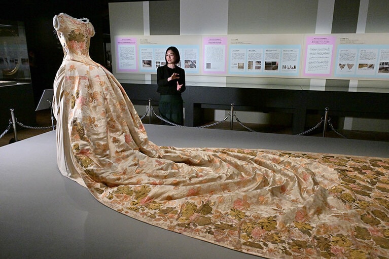「受け継がれし明治のドレス」展