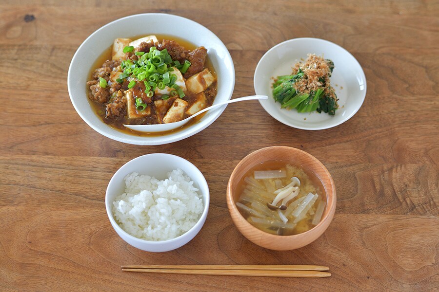 麻婆豆腐のタレはイチから作らず市販品のタレを使用。