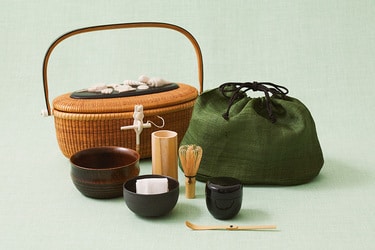 やわらかな光の下でお茶を点てる幸せ “野点デビュー”してみませんか