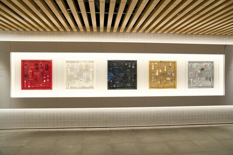 「TSUBAKI」シリーズなどでも印象深い「赤」は女性らしさをイメージした色。