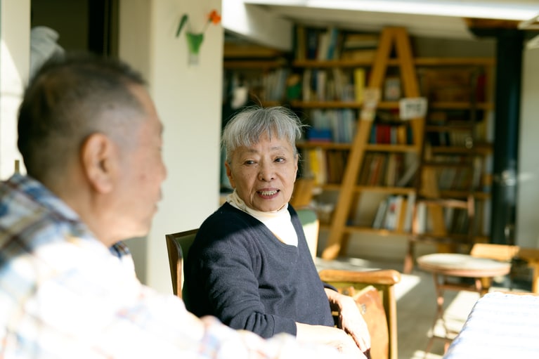 課題は電機メーカーだけに電球を描かせたり……。