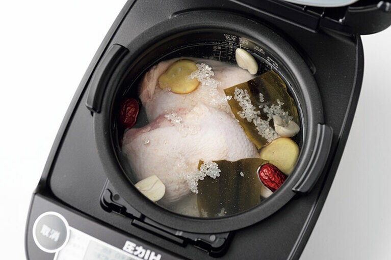 「献立もラクラク 炊飯器におまかせおかず」より。