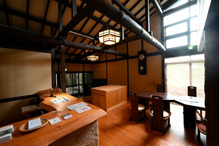 堂々たる佇まいのフロント。