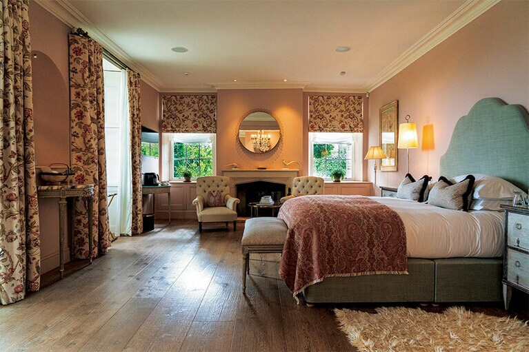 “イングリッシュ・ローズ”(1泊朝食付き 1,050ポンド～)。