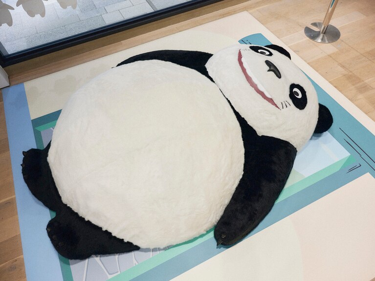 ショップの外からも見え、みんな足を止めていました。