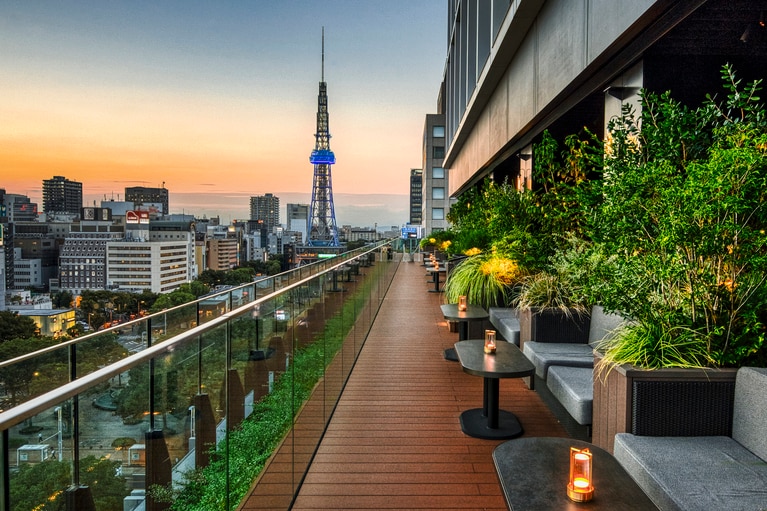 ホテル7階のオールデイダイニング「THE 7th TERRACE」のテラス席。久屋大通に面しており、栄の街並みを一望できる。