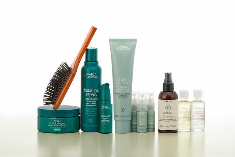 「スカルプ ソリューション」のトリートメント、ミストも入った「20周年記念 ダメージ＆スカルプケア スペシャルセット」 27,060円。