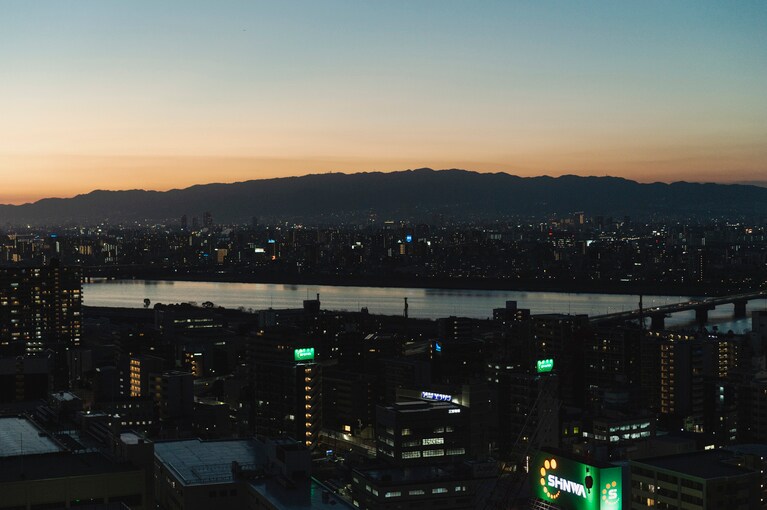 バー「adee」と同じフロア(20階)にあるロビーからの眺め。