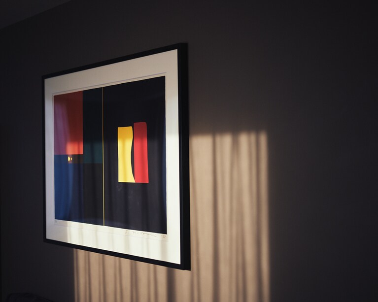 客室でも、部屋ごとに異なる現代アートがゲストをお迎え。