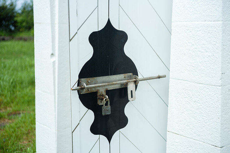 福井県敦賀市、立石岬灯台をいく