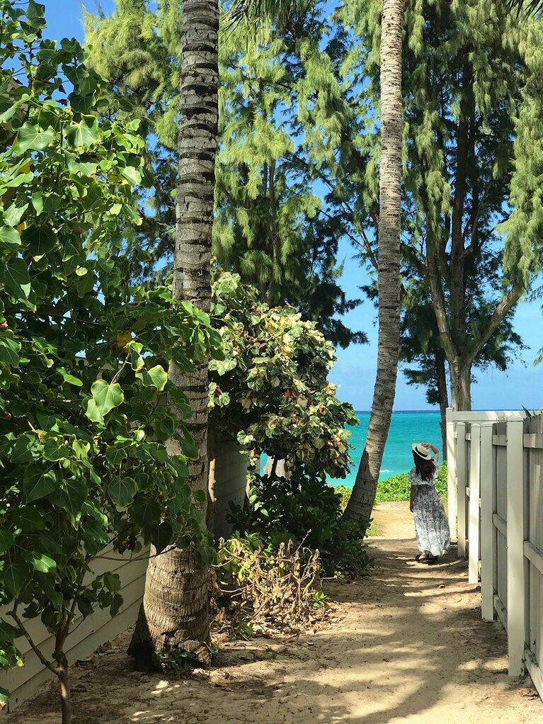 住宅街の小道を抜けると……♡　うっとりする自分だけのスポットを見つけるのも旅の醍醐味。