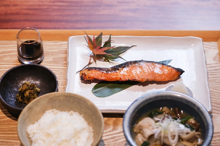 「焼き魚御膳（銀鮭『銀王』の仙台味噌焼き）」2,500円。